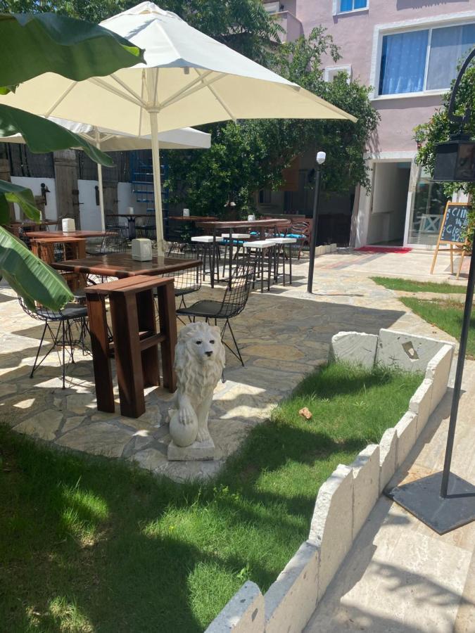 Mavi Butik Apart Çeşme Eksteriør billede