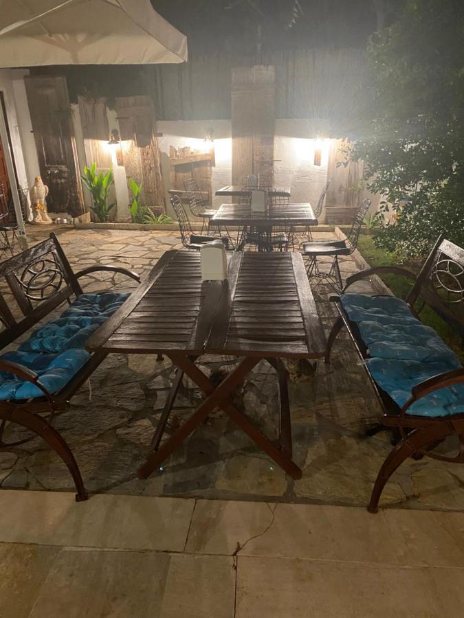 Mavi Butik Apart Çeşme Eksteriør billede