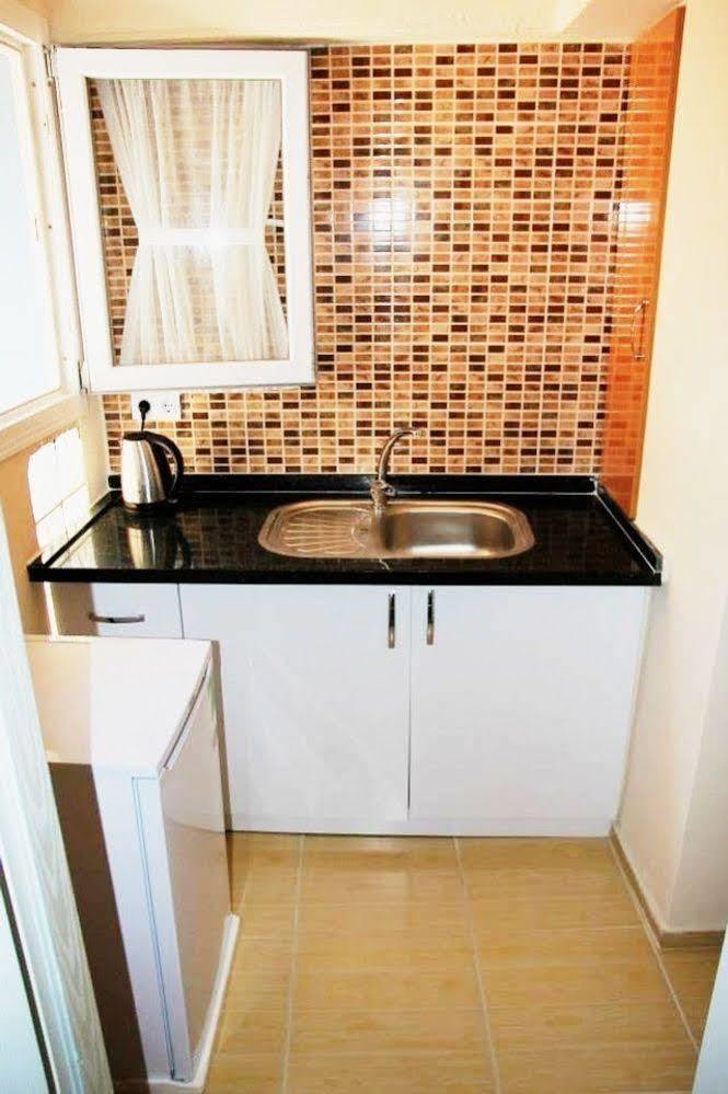 Mavi Butik Apart Çeşme Eksteriør billede